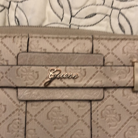 NWOT GUESS Wallet - Picture 3 of 8